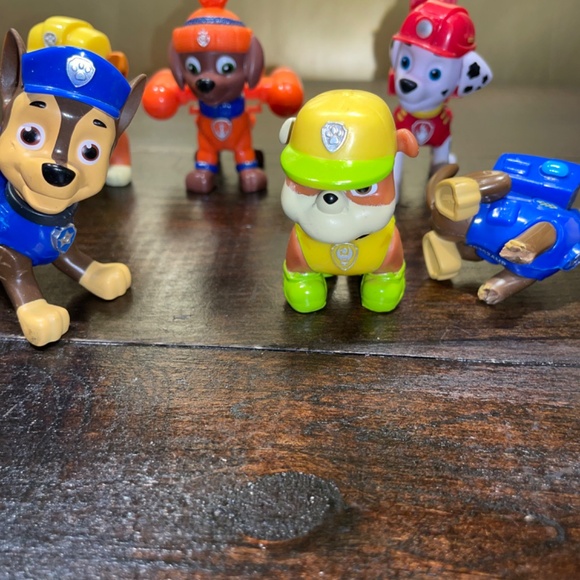 8 Nickelodeon Paw Patrol Chase Snow Rescue Action EMT Marshall Everest Toy‎ - Picture 3 of 8